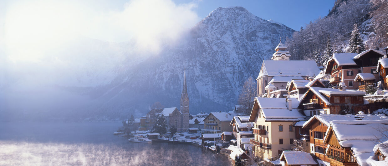 The village Hallstatt with the lake in winter