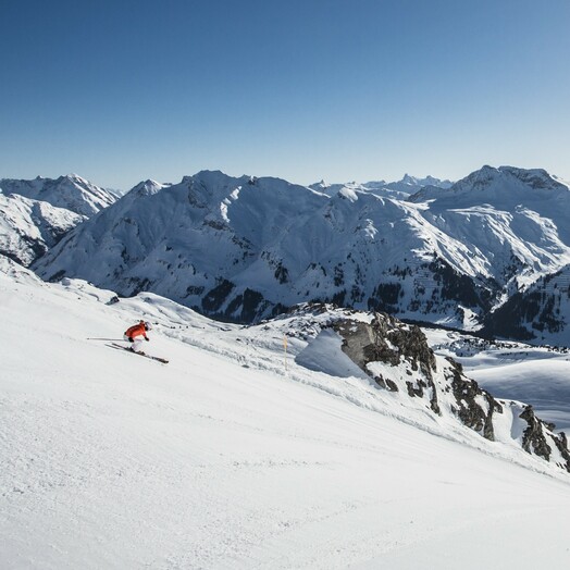 Schneesicherheit und Sonnenstunden: Skifahren in Lech Zürs am Arlberg