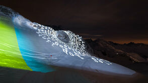 „Fantastic Gondolas“ erhellen in Lech Zürs die Winternacht