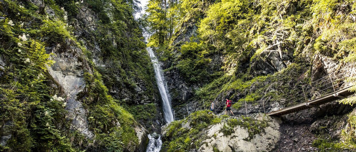 Erfrischendes Wanderziel: der Eifersbacher Wasserfall