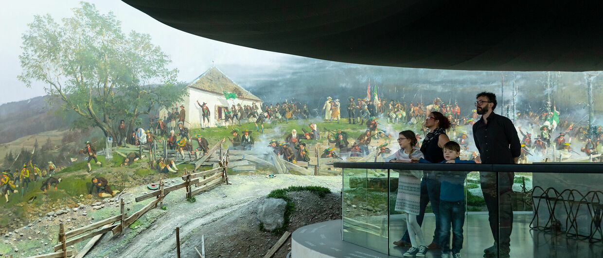 Tirol Panorama mit Kaiserjägermuseum: Blick ins Riesenrundgemälde