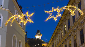 Graz im Advent, im Hintergrund der Uhrturm