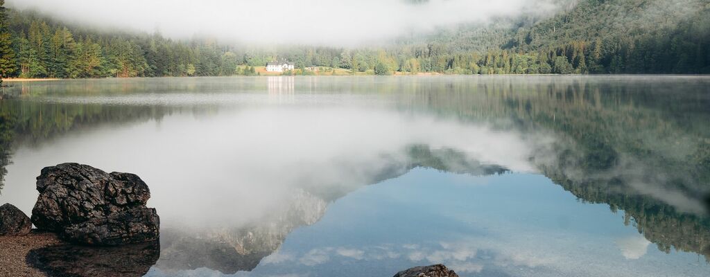 Bergseenduo in der Abgeschiedenheit: der Vordere und der Hintere Langbathsee