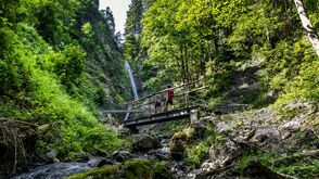 Erfrischendes Wanderziel: der Eifersbacher Wasserfall